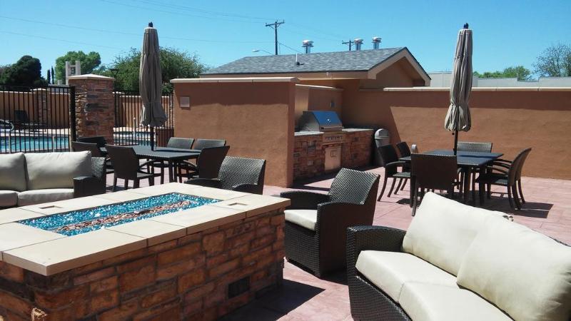 Towneplace Suites By Marriott Carlsbad Bagian luar foto