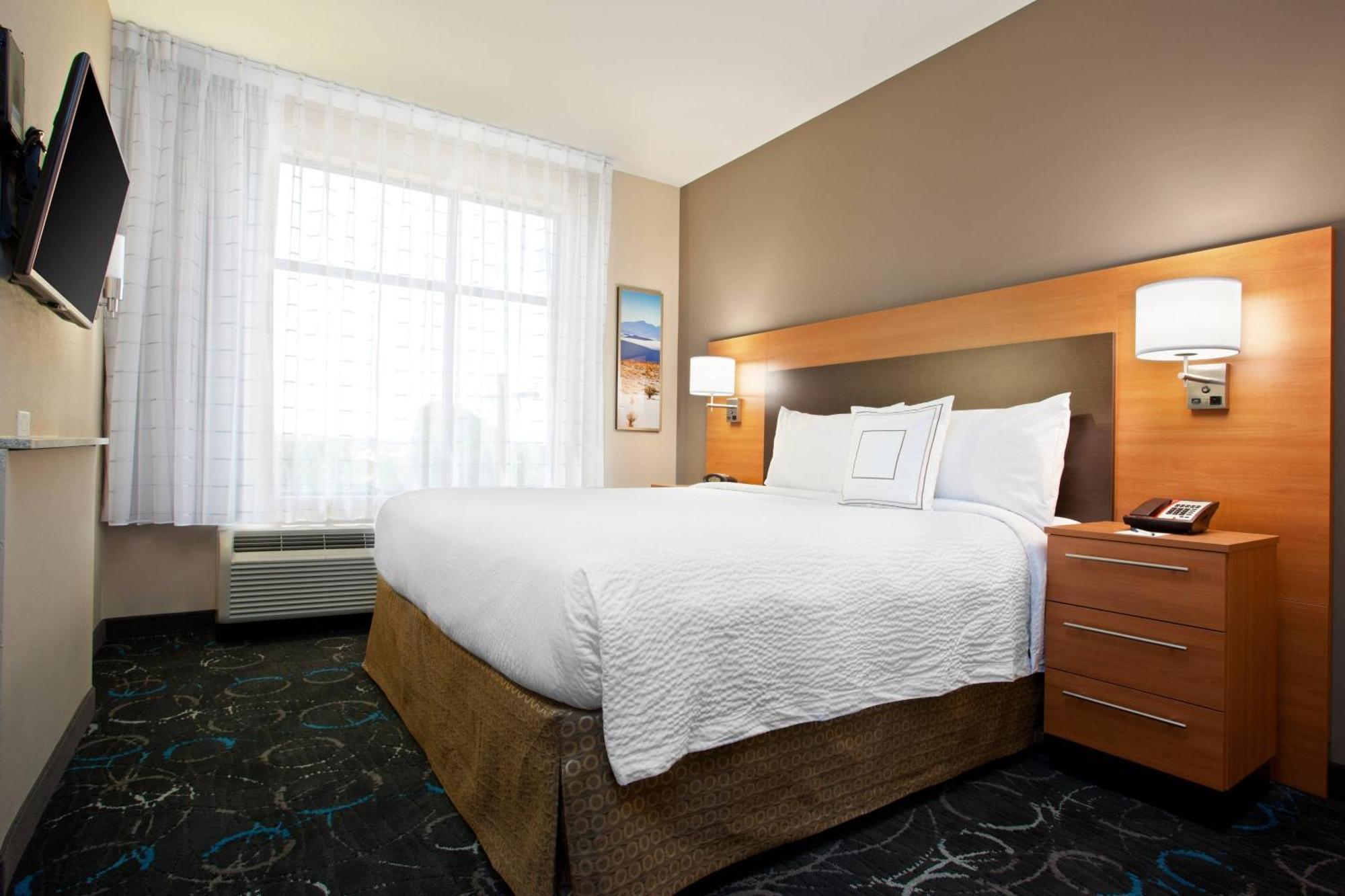 Towneplace Suites By Marriott Carlsbad Bagian luar foto