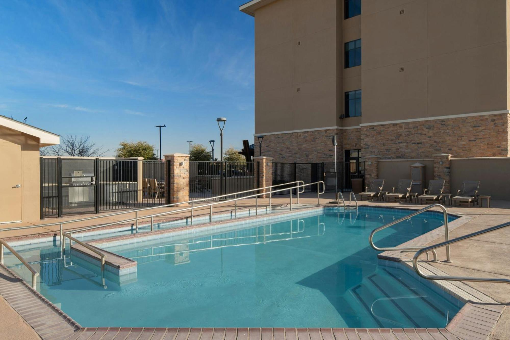 Towneplace Suites By Marriott Carlsbad Bagian luar foto