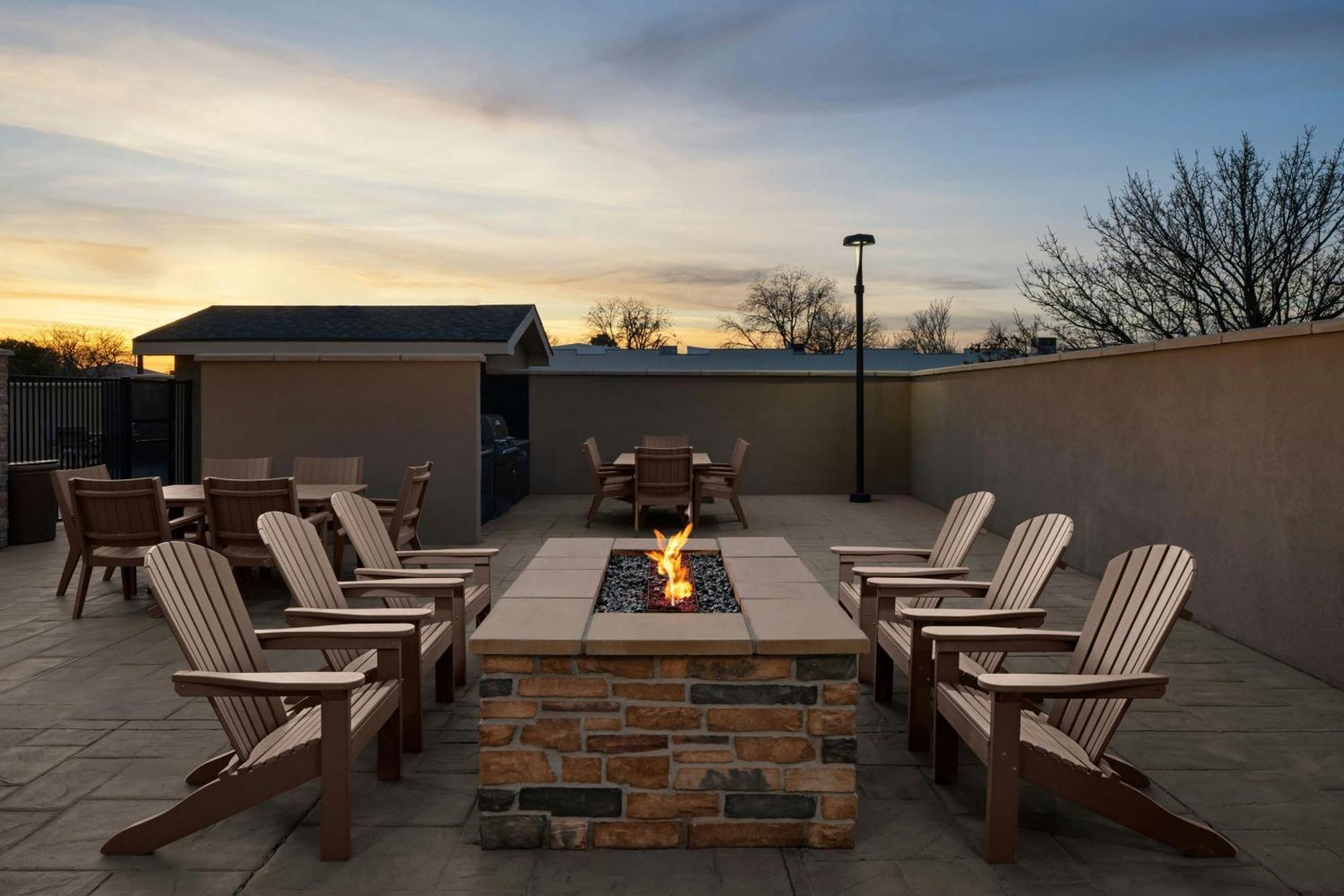 Towneplace Suites By Marriott Carlsbad Bagian luar foto